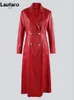 Dames lederen faux Nerazzurri lange rood zwarte pu trenchcoat voor dames met gouden knop dubbele rij knopen luxe elegante chique overjas 231215