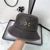Kova Şapkaları Beanie Geniş Şapka Kış Kış Lüks Mektup Marka Günlük Pu Deri Moda Sokak Metal Casquette Erkekler için Berretto 2 Renk