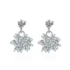 Boucles d'oreilles à étalon coréen flore flocon CZ Zircon