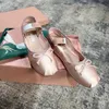 Luxury M Paris Ballet Projektanta mody Profesjonalne buty taneczne 2023 Satin Ballerinas Platform Bowknot Płytkie usta pojedyncze sandały dla kobiet 02 02