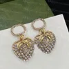 Söt jordgubbsstilörhängen Glänsande fulla strassörhängen Luxury Charm Ear Studs med presentförpackning