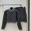 Erken Bahar Yeni Moda Trend Mizaç Ünlü Mektupları Jakar Yüksek Boyun Örme Kadın Bluz Etek İki Parçalı Set
