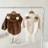 Зимние комбинезоны для маленьких девочек и мальчиков, комбинезон с медведем, удобный костюм для косплея с капюшоном для новорожденных для мальчиков от 1 до 3 лет, одежда для малышейL231114