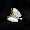 Broches en perles de coquillage d'eau douce naturelles, broche papillon de luxe, strass, vêtements pour femmes, costumes, accessoire