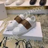 Högkvalitativ avslappnad skor små vita skor designer casual sko screener sneakers board män kvinnor sneaker klassisk kristall rand låg topp sneakers ht220401