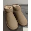 Femmes bottes chaudes vente chaude classique Ultra Mini bottes de neige pantoufle cheville en peau de mouton fourrure peluche garder au chaud hiver coton chaussures avec carte beaux cadeaux