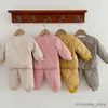 Zestawy odzieży zimowe niemowlę dzieci Zestaw ubrania Dziewczęce Zestaw długotrwałego koloru z długim rękawem gęstość kurtki+spodnie nowonarodzone dziecko zagęszcza ciepłe ubrania R231215