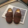 フラットシューズボーイズフラット温かい冬の子供ファッション汎用性の高い柔らかい日本スタイルの子供の子供用モカシン靴シックシンプル231215