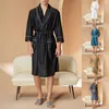 Homens sleepwear homens v-pescoço dourado veludo cetim manga longa macio quimono robe elegante contraste nightwear com bolsos masculino pijama roupão