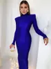 Grundläggande casual klänningar Hugcitar Solid Long Sleeve With Shoulder Pads Turtleneck Maxi Dress Yead Women Fashion Streetwear Elegant Skinny 231215