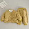 衣類セット冬の幼児の男の子の女の子の女の子の服セット長い袖の固体の厚いジャケット+パンツ新生児の赤ちゃん厚い服のスーツ