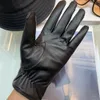 Créateur de mode Femmes Marque VLetter Cinq Doigts Gants pour Hiver Automne Cachemire Cuir Mitaines Gant Sport De Plein Air Chaud Gants D'hiver Cadeau De Noël