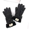 2023 Designer leather five-finger gloves Women's short hair thick gloves retro fashion solid simple protective gloves warm in winter AA