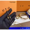 Designer Mädchen Liebe Halsketten Armband Set Schmuck Gold Armband Vintage Design Halskette Kleeblatt Armband Frühling Geschenk Ring Luxus Marke Stempel Halsketten mit Box