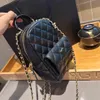 Zaino di design caviale 24c Borsa da donna di grande capacità Borsa a tracolla con catena in metallo di lusso Borsa mini moda Borsa trapuntata classica con diamanti Borsa a tracolla Borsa da scuola