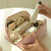 Kosmetiktaschen Hüllen für Frauen Elegante PU-Leder-Make-up-Tasche Reise-Toilettenartikel-Organizer Aufbewahrung Hangbag Korean Carryon Makeup Tote 231215