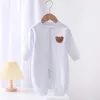 Rompers 2023 Autumn Baby Romper Solid Color Bear Jumpsuit Cotton Spring Nyfödda enstycken kläder för pojkar flickor spädbarn onesie 0-18ml231114