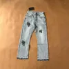 Erkek kot pantolon vintage tasarımcı jean kalp yapıştırılmış deri yıkanmış düz kot pantolon pantolono09q