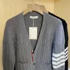 Luce di marca di moda di lusso TB maglione lavorato a maglia di lana Slim Fit uomo 2023 autunno/inverno nuovo maglione cardigan di spessore coppia Instagram