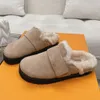 Cozy Flat Comfort Clog 1AC6Z3 Ciabatta zoccolo di design naturale Pelle di vitello scamosciata e shearling Cinturino regolabile Sabot con micro suola ultraleggera Sabot da esterno per interni 35 42