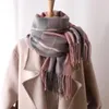 Foulards Mode Noir et Blanc Plaid Cachemire Écharpe Femmes Hiver Chaud Pashmina Couverture avec Gland Châle Wraps Voyage Bufanda Echarpe