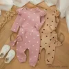 Conjuntos de roupas Cute Heart Print Bebê Meninas Roupas Conjunto Criança Primavera Outono Outfits Manga Longa Romper + Calça + Faixa de Cabeça Conjunto 3 PCS Ternos Infantis R231215