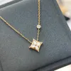 Designer Luxury Classic Rose Gold Necklace French Brand Four Leaf Grass White Fritillaria Frosted Bottom Inlaid Rhinestone Pendant Women Charm Jewelry