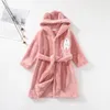 Handdoeken Gewaden Zachte pyjama's voor kinderen Winter Flanel Badjas Cartoon Schattig Nachtkleding Jongens Meisjes Herfst Gewaden Met capuchon Homewear 231215