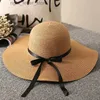 Wide Brim Hats Chapeaux de seau nouveau Simple pliable à large bord disquette filles chapeau de paille soleil plage femmes été UV protéger casquette de voyage dame femme YQ231215
