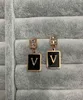 Pendientes de diseño de mujer de alta calidad, oro rosa, titanio, acero, Colgante cuadrado negro, taladro único, joyería de moda 9386250