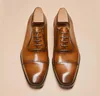 Klasik İngiliz tarzı sivri uçlu ayak deri ayakkabıları erkekler oxfords iş resmi erkekler deri ayakkabı brogue flats erkekler düğün ayakkabıları