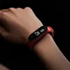 Ny produktmäns armband klocka unisex casual sport led elektronisk lysande sensor titta på kvinnor och man vattentät klocka gif257s