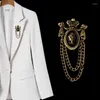Brosches European och American Fashion Vintage Chain Badge Women's Suit Pin Gold Plated Light Luxury Ccorsage Brosch