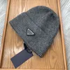 Lyx vinter kashmir stickad hatt designer beanie cap män vinter casual ull varm hatt ull designer brev p beanie cap kashmir varm hatt godis färg