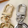 Keyring Bag Charm Luxury Keychain L Circle Titanium Steel Lock Head V-formad bagagekedja Pendant Gratis frakt grossist Bijoux Cjewelers Tillbehör