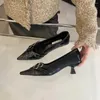 Sapatos de vestido apontou toe mulheres bombas 2024 chegadas preto vermelho marrom rebite design fino meados de salto casual escritório trabalho mulher 39