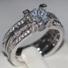 Victoria Top Verkauf Große Förderung Modeschmuck 925 Sterling Silber Rundschliff Weißer Topas CZ Diamant Hochzeit Frauen Paar Ring Set2048