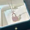 Collana di alta qualità in argento sterling di lusso di design Collana con ciondolo di marca francese Collana con ciondolo classico da donna con strass rosa Consegna alle sorelle un regalo di moda