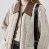 女性の2023年の秋/冬のためのシングル胸の毛皮統合ショートジャケット新しいルーズとスリミングファー統合ジャケット