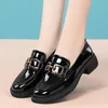 اللباس أحذية براءات الاختراع الكعب للنساء للنساء سميكة سميك أحذية واحدة على طراز الكلية الراحة كسول لينة لينة 2024 أسود