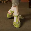 Sandaler sommar damer patent läder eleganta skor vår stängd tå romersk stil vintage gladiator spännband kvinna