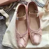 Luxury M Paris Ballet Projektanta mody Profesjonalne buty taneczne 2023 Satin Ballerinas Platform Bowknot Płytkie usta pojedyncze sandały dla kobiet 02 02