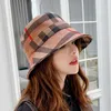 Foulards Sangle réglable Femmes Plaid Pliant Daim Seau Chapeau Lady Sunshade Classique Polyvalent Britannique Top Chapeaux Pliable Mode 231215