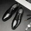 Kleidschuhe 2023 Männer Business Formale Leder Britischer Stil Block High-End-Luxus Handgemachtes Rindsleder Kleiner quadratischer Kopf Knöchel