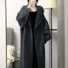 怠zyな揚げ生地のねじれ長いセーターの女性のカーディガン秋/冬2023年の新しいスタイルのラペルゆるい肥厚した編みコートコート