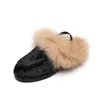 Slipper som 2024 Kids Fashion Shoes Children Päls utomhus glider babyflickor glider på toftare småbarn pojkar märke lägenheter prinsessor glider 231215