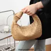 Botte Venetas Bolsa de Ombro Feminina Bolsas de Couro Gemelli Couro Genuíno Tecido Atado Bolsa Design de Nicho Bolsa de Bolinho de Alta Qualidade Bolsa Cowhorn Bolsa HB24