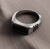Trouwringen De heren metallic glans ring geometrische breedte logo vierkante vinger punkstijl modieuze ring sieraden accessoires zijn allemaal te koop 240103