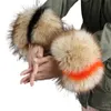 Cinco Dedos Luvas Qearlstar Mulheres Faux Fox Fur Cuffs Pulseira Inverno Aquecedor Braço Pulso Luvas de Pele de Guaxinim Feminino Elástico Oversleeve 2 Pcs 231215