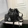 Kvällspåsar hink designer läder nit crossbody för kvinnor handväskor mode axel messenger damer totes